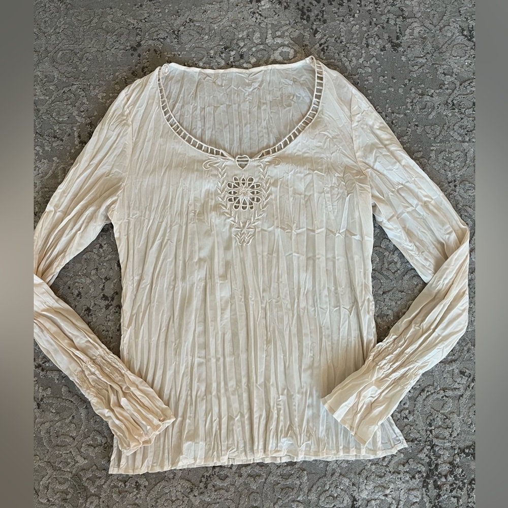 Long sleeve tee in fabulous condition
